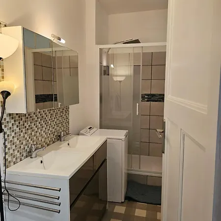 Relais De Commerce Botel Nantes